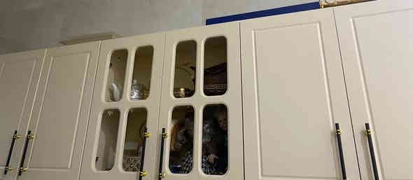 كاونتر كبير. عرض 3 متر مع سنك مرمر عرض 2متر مع ملحق تعليك عرض 3 متر مع فاترينه مكان ثلاجه وملحق عرض متر. رايده ب1200 وبي مجال للتواصل *********** واتساب فقط
