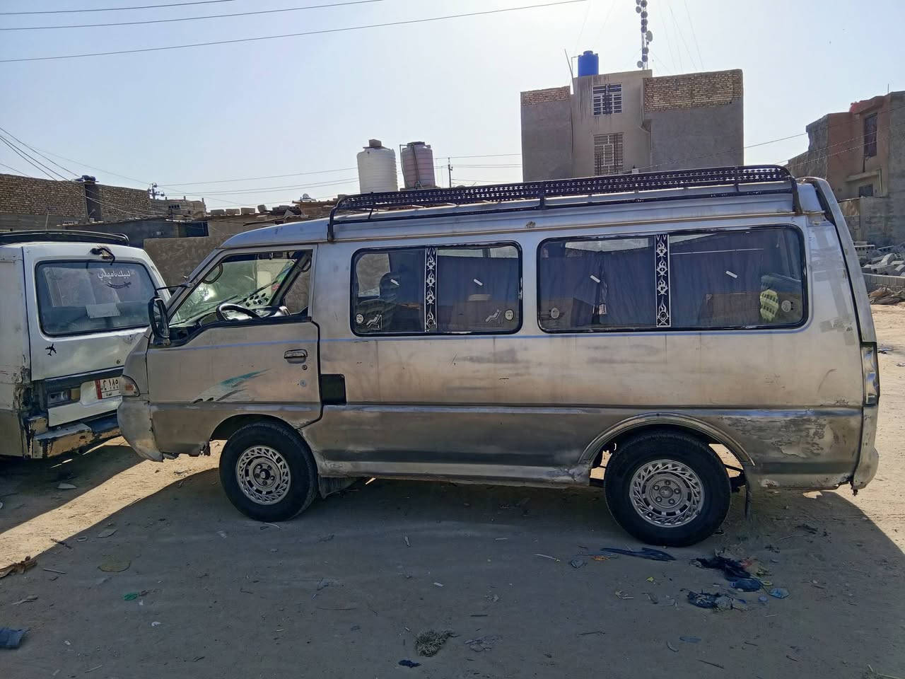 السلام عليكم هونده لبيع بلاديه كله السياره محرك ونجي 6محرك وكير جدد حداديه جديده سنويه ل28 جهازه كبل لشارع مكاني كربلاء حي العسكري ترهم مراوس بتكسي نضيفه سعره 25ورقه وبيه مجال بسيط رقم ***********
