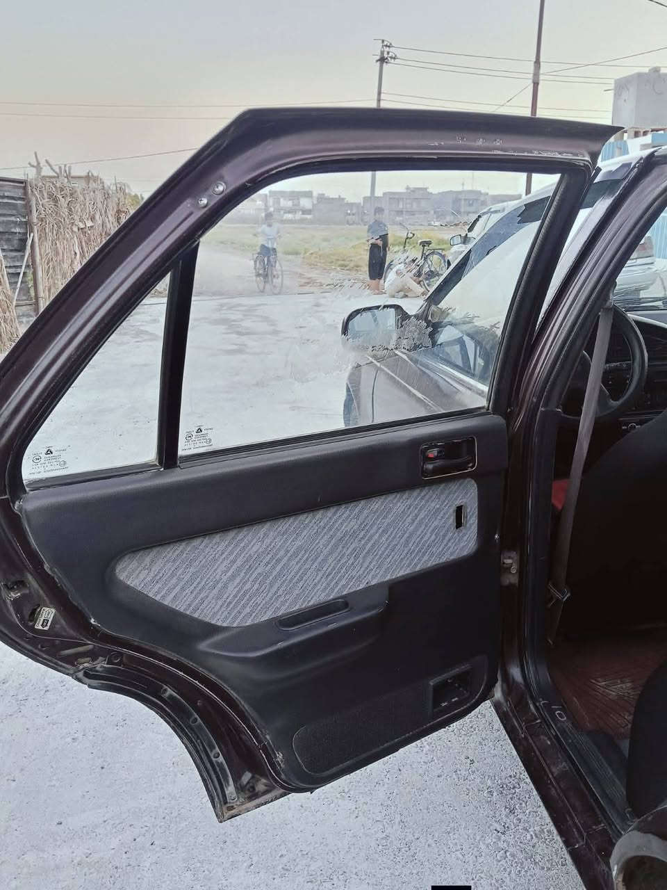 السلام عليكم للبيع النترا دمعه موديل 93 رقم بغداد مشروع وطني شرط كير محرك تحويل نظيفة السيارة كير عادي جام اوتو تخم تاير نظيف لون بيذنجاني سعر 28 وبيهه مجال قليل شراي اتصل ***********
