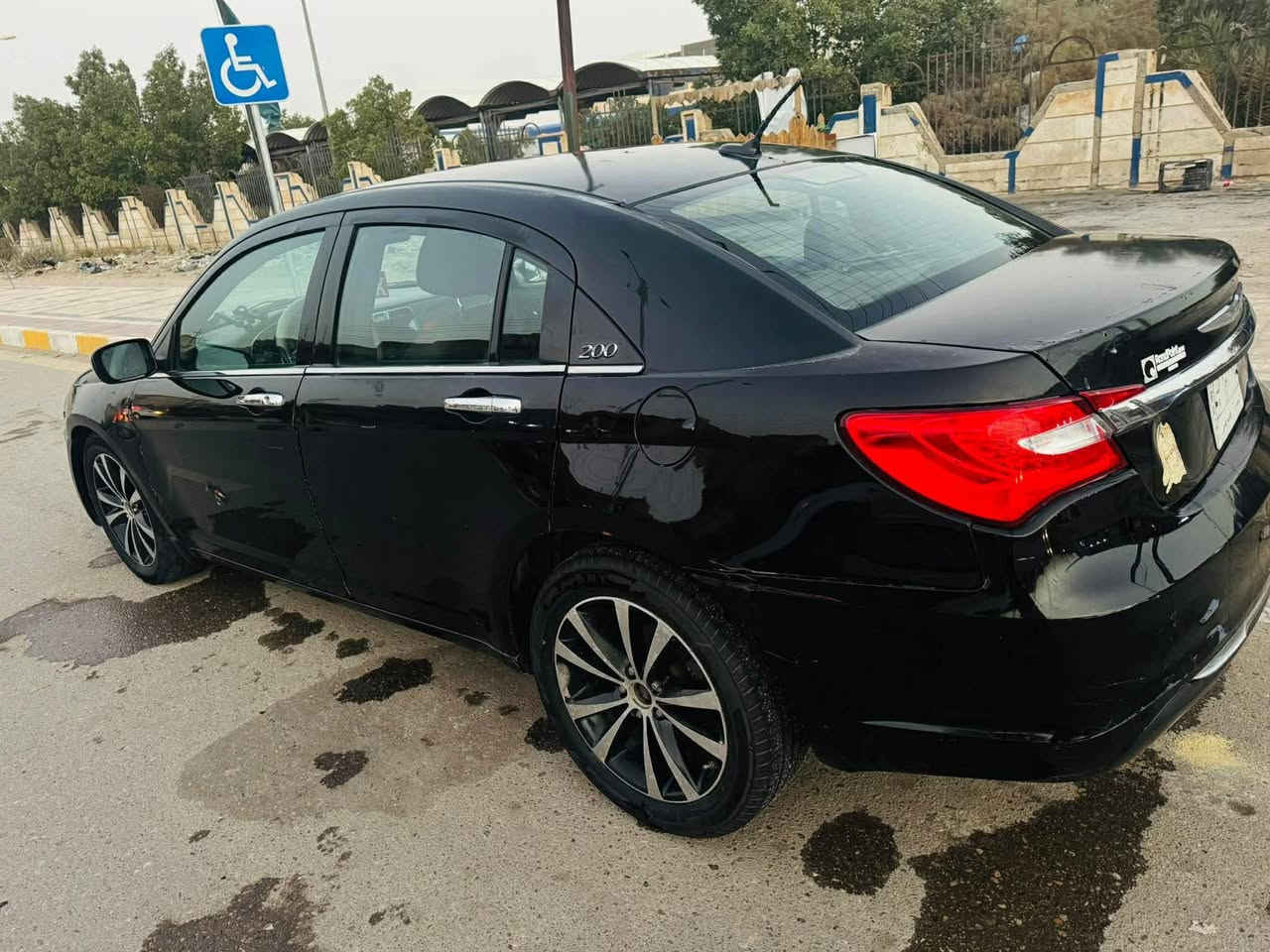 سي 200 c200 موديل 2013 السعر ٥٥ مال بيع مستعجل
السيارة مكينه كير تبريد خير من الله البدي يحتاج ملاحظات الكهربائيات كلها شغاله بس يحتاجلها ترتيبات بسيطة 
الحدادية ناعمه وحلوه 
باتري جديد
تايرات تعبانه 
***********
