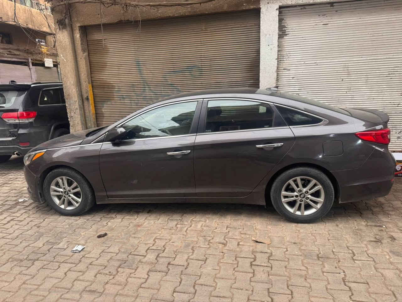 السلام عليكم سوناتا 2017فول عدى البانوراما السياره ماشيه 47الف حالها حال الزيرو ما بيها اي نقص رقم اربيل مستعجل على بيعتها السياره باسمي بيها فقط شخط بل جاملغ الباقي كفاله عامه ***********عنوانها بغداد
