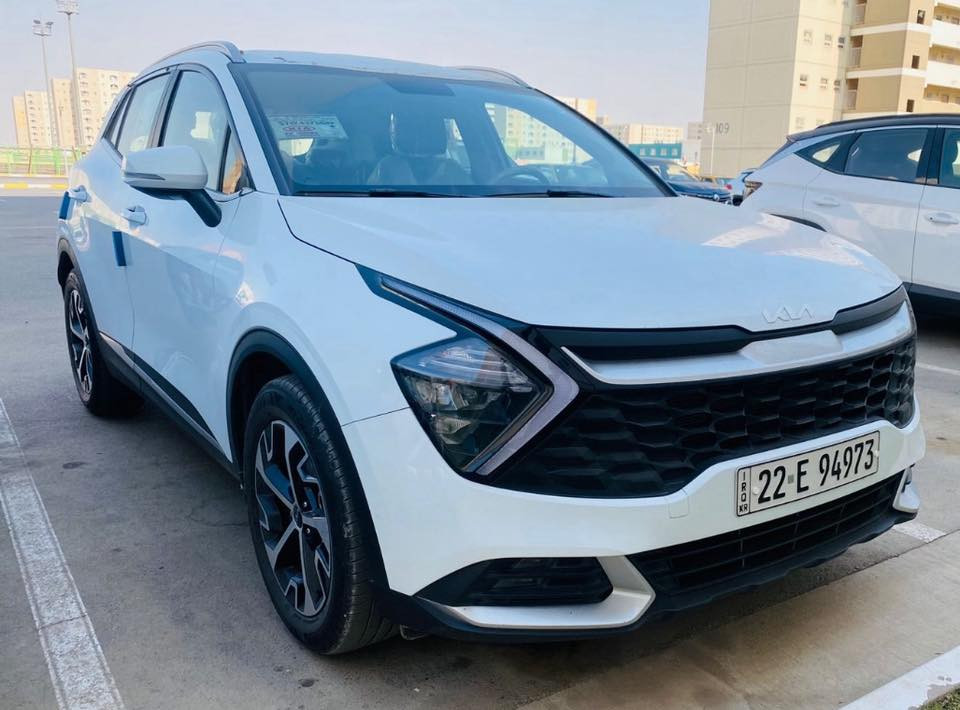 السلام عليكم  سبورتج للبيع خليجي ٢٠٢٤اربيل السياره ماشيه ٢٥كل صيانتها على الشركه مكفوله نص مواصفات بصمه تحكمات حساسات انظمه قياده السياره بيهاملاحظه
 الباب عكس السايق بيها طخه على كد ٥سنتمتر
 واكع عليه ثنر بلسونار يطلع 
يعني لاصبغ ولاشي السياره مابيها اي حادث 
واتساب ***********بغداد 
السعر ٢١٠
