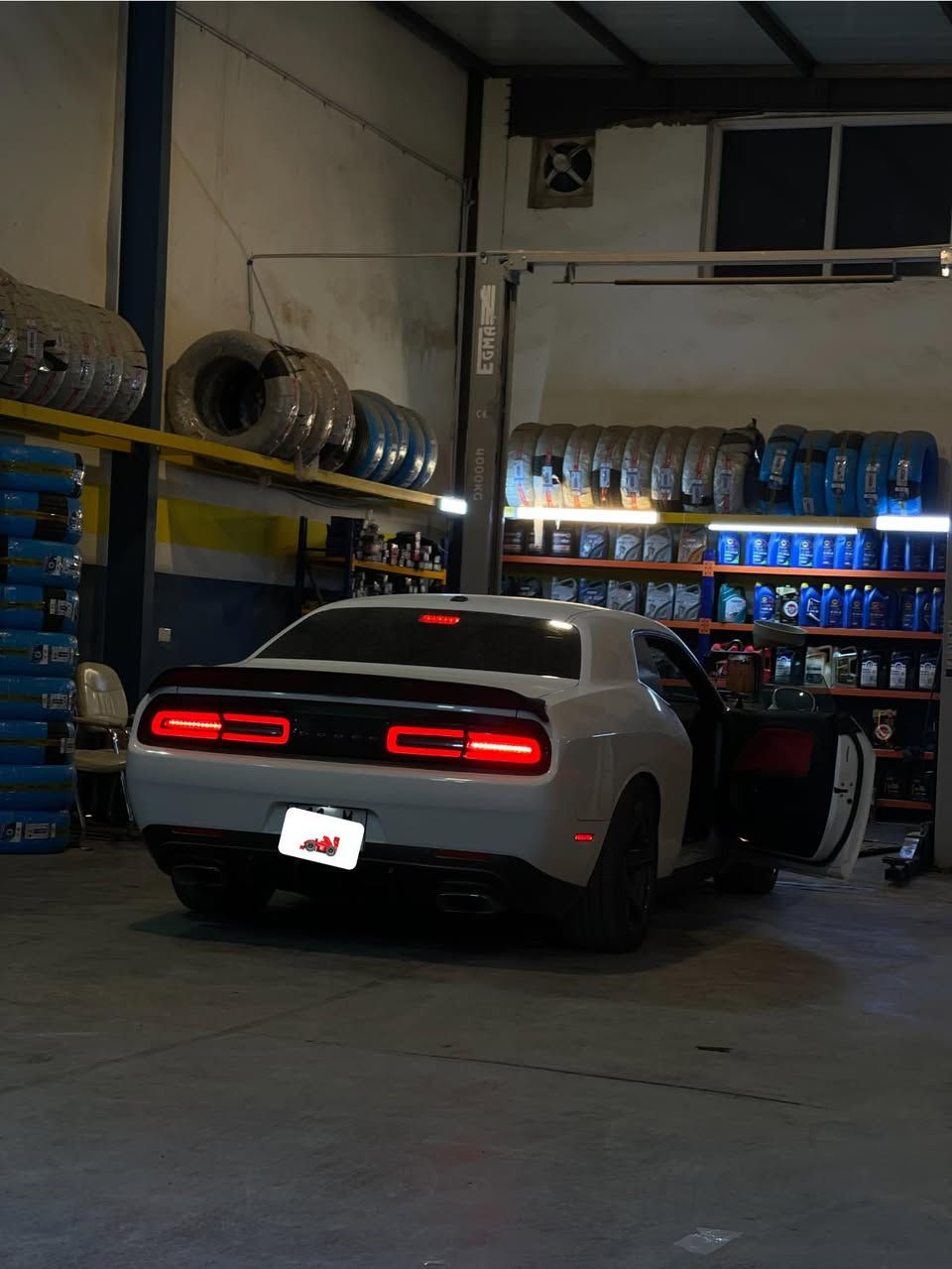 موديل ٢٣ رقم اربيل سعر ١٦٨ قطعتين صبغ جاملغ وبنيد فقط فقط بدون رصعات بدون تكحيل بدون اي شي 
جاهزه للاخير ربع مذب عليها 
الداخل كله كاربون غرفه بالكارتون
محرك ٨ هيمي 5.7 
ماشيه ٢٥ الف ميل اخوان جدا مستعجل ع البيع 
عليها داون بايب برمجه طلقات 
مكاني بابل عندي وكاله كبل احولك مباشر 
للعلم ماكو هيج سعر بس جدا مستعجل 
***********
