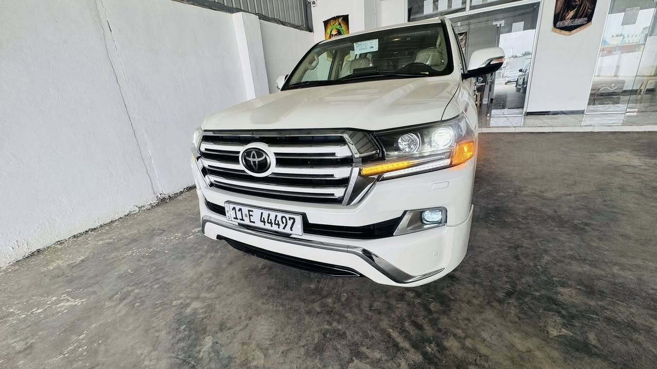 سلام عليكم للبيع لاندكروزر موديل ١٨
وأي تديشن
سيارة جديدة 
ماشيه ٥٥
ترهم مراوس
***********
