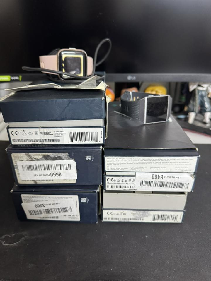 شلعة ساعات Fitbit عدد 7 عاطلات أبيعهن شواحن وسيورة
4قطع بيهن شواحن 
3 مابيهن شحن 
السعر للكل ٧٠ الف مع التوصيل


**إذا كنت صاحب هذا الإعلان وتريد حذفه لأي سبب، رجاءا أرسل رسالة إلى الدعم الفني**