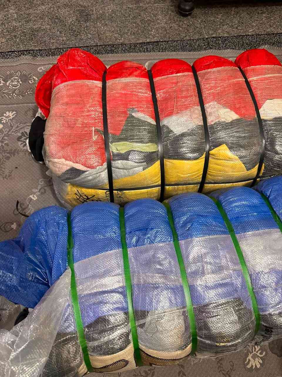 تصفية محل بالات ممفتوحة 
الي مهتم يراسلني خاص او على الرقم ***********
ابيعهن شلعه وحده بسعر مناسب عليهن عرض 
او كل باله وحد انت وامكانيتك الي هستوه فاتح مشروع تعال افيدك.

البالات الي عندي

- هوديات عدد بالتين شركة نوفاتكس ٤٠ كيلو درجة اولى
- بنطرون قماش شتوي ٤٠ كيلو الماني
- ستره رجال وحده فاشن ٤٠ كيلو ايطالي
- تراكسود نسائي قطعتين صيفي ٤٠ كيلو الشمري
- بجامه نسائي صيفي ٤٠ كيلو الشمري 

- وستره رجالي سبورت ٤٠ كيلو ايطالي
- فلس نسائي رجالي ٤٠ كيلو سويتر 
- بنطرون رجالي كابوي ٤٠ كيلو درجه ثانيه
