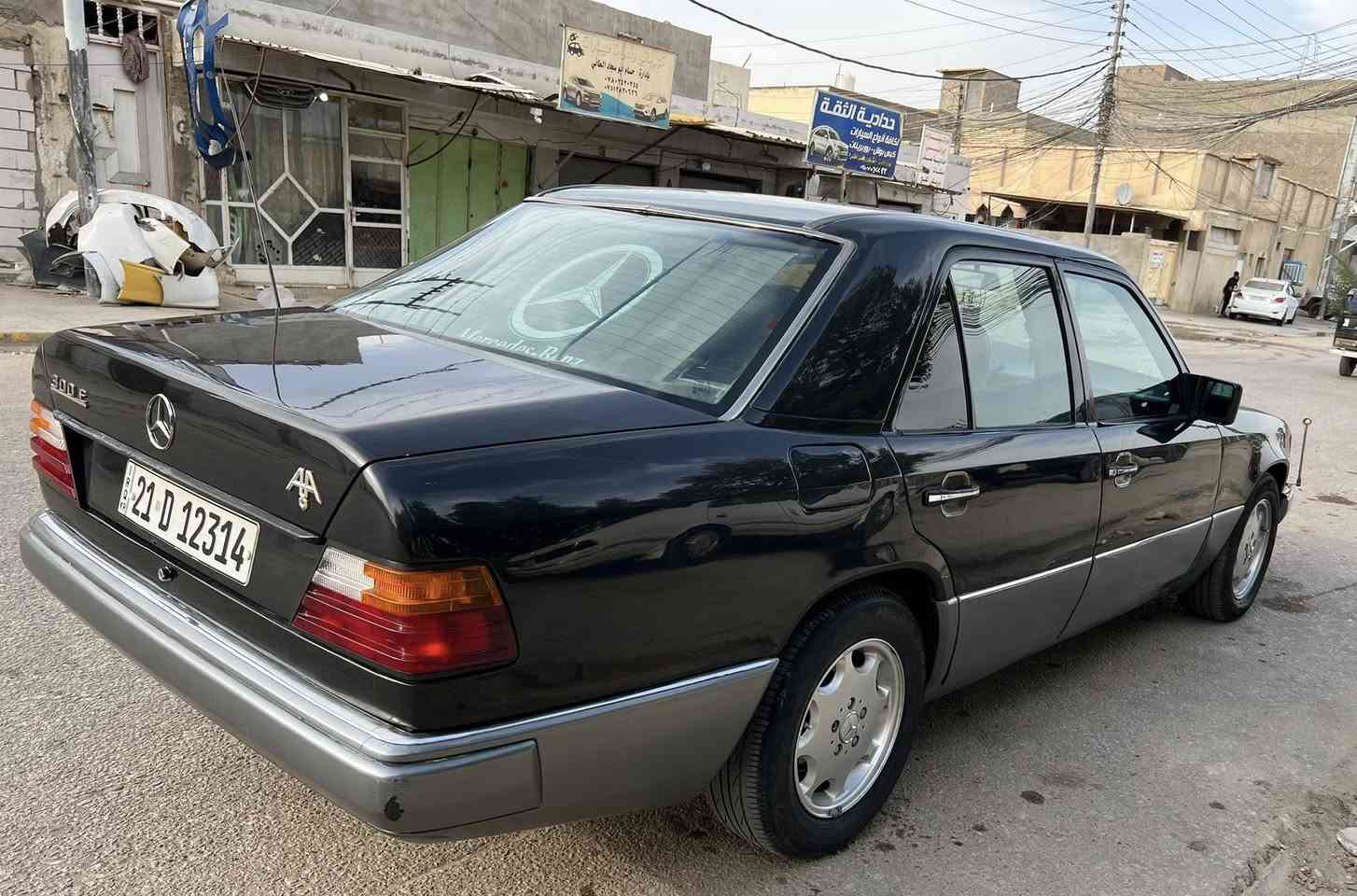 سلام عليكم . مارسيدس دب موديل 91 اللون أسود مصبوغ عام محور 3000vvti فيشتين قواعد بلاد سنتر لوك جام كهرباء آريل كهرباء كشنات جلد  كشن السايق كهرباء ويل تفاحة باتري جديد داينمو حاوية غير متواجد ع النت موبايل *********** عنواني نجف السعر67وبيها مجال بسيط
