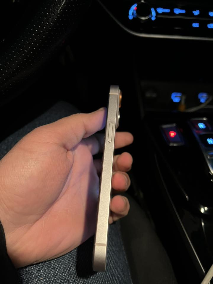 سلام عليكم 13 عادي ونضيف ذاكره 128 وبطاريه يمك بل صوره جهاز ما مفتوح ابد مكان الدوره رقمي *********** وتس اب فقط سعر 400 الف وبيه مجال للشراي يجي يشوف ويفحص ويدلل
