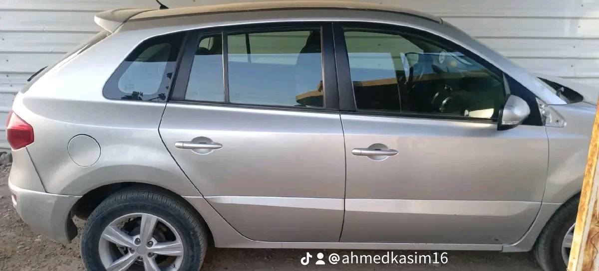 رينو كوليوس 2013 محرك 2500 
السيارة كير ومحرك وادوات نيسان من الشركة
تدفئة وتبريد راقي
بصمة تشغيل
مثبت سرعة
مانع انزلاق
حساسات خلفية
راديو + سيدي + اواكس + بلوتوث
نظام فور ويل ونظام تو ويل
ويل كب 17
وبعد مواصفات اخرى
السعر 90 ورقة. او مراوس بسيارة موديل اعلى