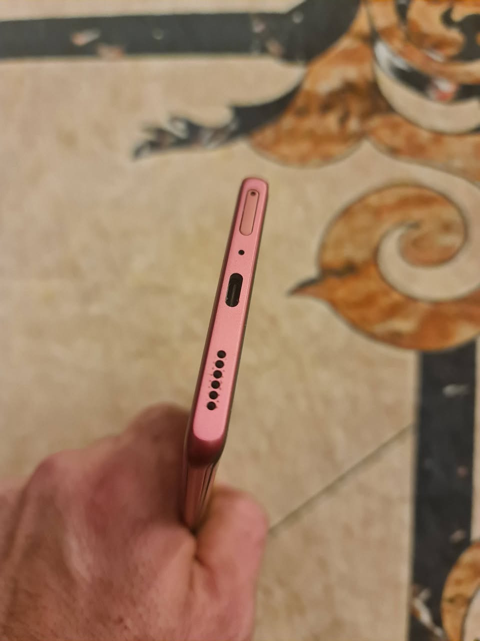 مبايل جديد مضلع مواصفات كامله السعر ٣٠٠ 
  ***********
