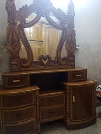 الغرفه كامل مع ملحقاته زاويه موجود بس غرفه ما تكفي  نضافة فول تجي وتشو...