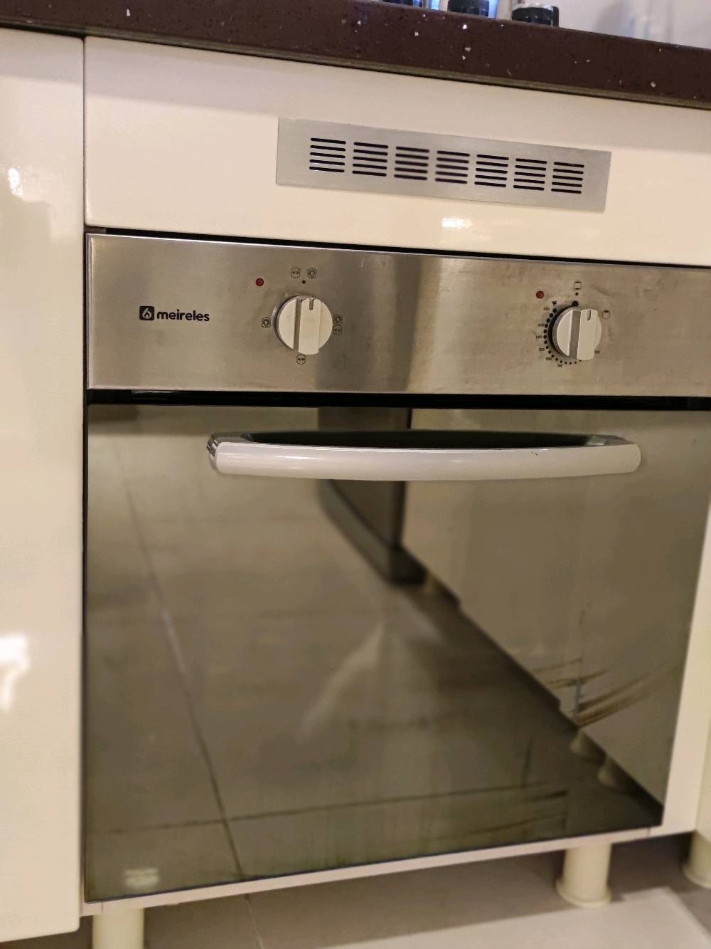 فرن كهربائي غازي  صنع ايطالي  مشتريته ب 500 الف اريده ب 250 الف مكاني 
بارك السعدون 