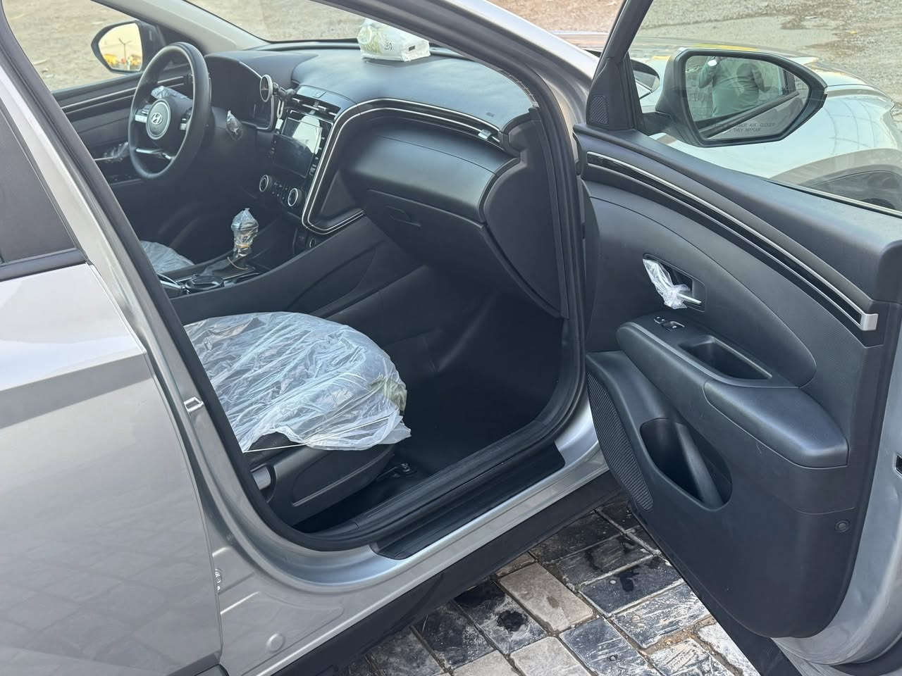 توسان مديل 2023 رقم بغداد سنويه بسمي هزه ممنتهيه  فول مواصفات عده الفتحه سياره جديده مناقصه شي السعر 185 وبيه مجال بسيط  الاستفسار *********** العنوان بغداد الحريه
