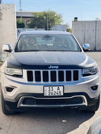 جيب كراند شيروكي موديل ٢٠١٥ فول لمتد بدون شاصي بدون لغد  شاشه كبيره sr...