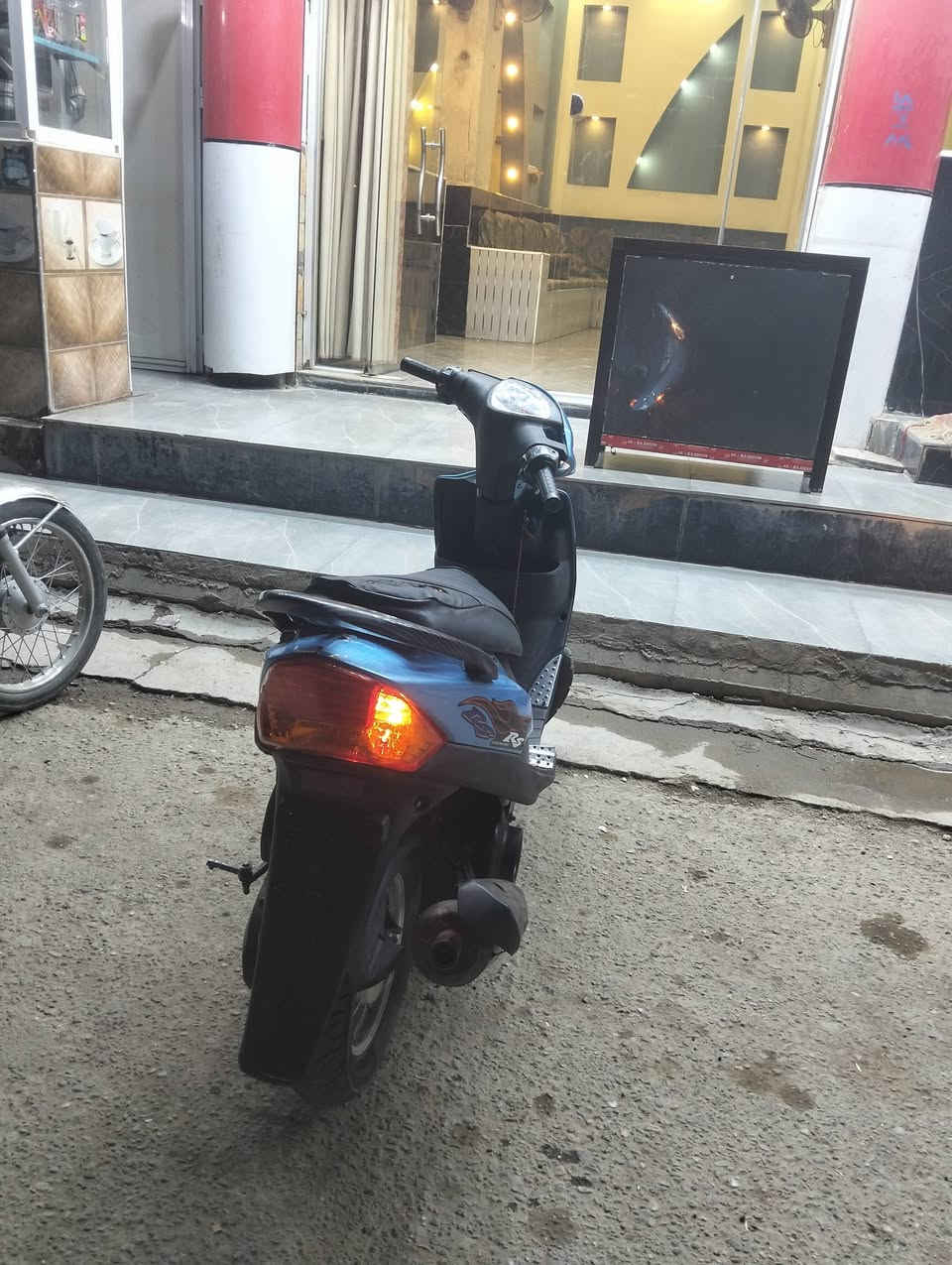 السلام عليكم ماكس عدله للبيع 55نضافه فوللللل سعرها 600كلجات رياضي دراجه كله رياضي كلجات وكلشي رياضي مكاني ناصريه حي اريدو ***********
