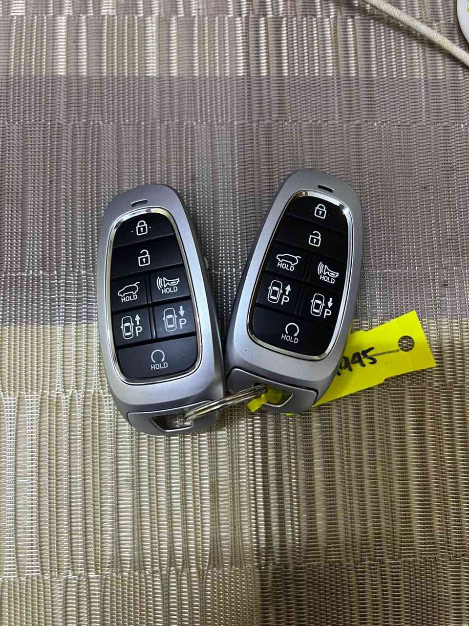 سلام عليكم الغوالي عندي بصمتين توسان مال فول 7 دكم تمشيه وترجعه بل ريمونت اصليات وتفصيخ موديل 2021 الى 2023 الي يفيدنه سعر القطعه 75 قفله متوفر عندي توصيل لجميع انحاء العراق الشراي يتصل ***********
