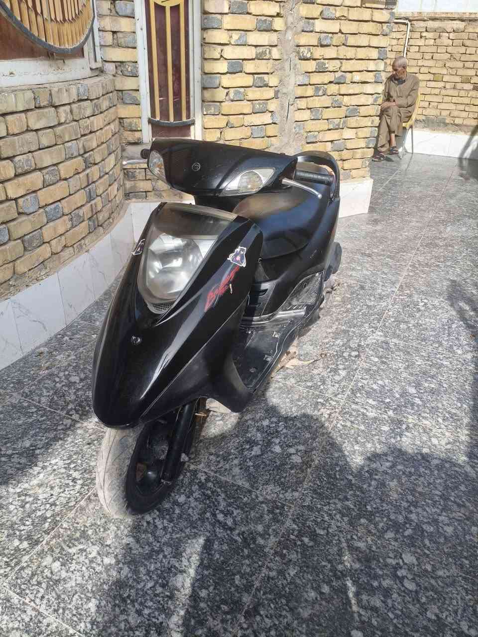 سلام عليكم شباب دراجه يوماها فريز معدل 140 مكينه ناعمه ومكفوله كهربائيات شغاله سلف هندر وصارله 3 اشهر من طالعه من الوكيل سعر 900وبيه مجال حگ الجيه التواصل خاص او ***********
