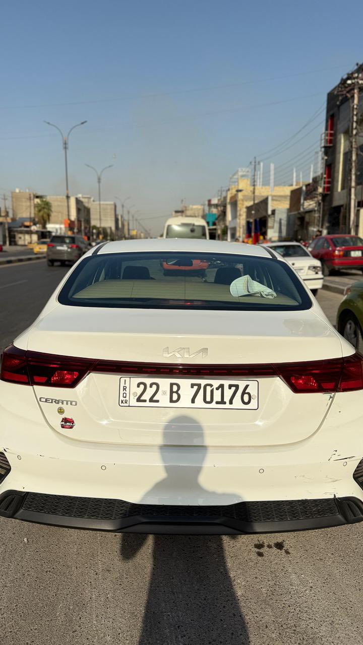 سيراتو موديل 22خليجي محرك 1600دوش 
مواصفات نص فول تبريد قطعتين حساس خلفي تحكمات ستيرن جهتين مغلفة من الداخل مابيها ولا قطرت صبغ بيها شخط صغير بالباب وطخة صغيرة بالجاملغ وتكحيل بالدعامية وكلشي موضح بالسونر وبالصور ماشية 82 ألف كيلوالسعر 165
مكان السيارة بغداد الاتصال ***********
