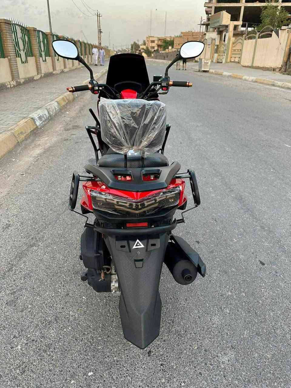 سلام عليكم
دراجه للبيع 🫂 GHOST 👻 
موديل 2024 نضافه 100%
دشبول الاكتروني 
استاند حساس 
دبل اشاير
لايت زنون ابيض عالي ناصي 
درع امامي خلفي+تچوة ضهر 
سويچ عدد 2
بصمات عدد 2 
دراجه مكفوله كفاله عامه على وضع الشركه  استخدام قليل 
.. عنوان بعقوبة 7نيسان 
السعر خاص 
***********
