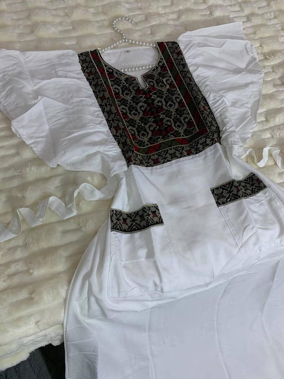 كلابيه كشمير  كشخه تجنن ✨خامته كشمير عالي الجوده ضد الانكماش
سعر 17 ✨
 تطريز على الصدر
 جيوب جوانب تطريز 
قياسات 1 /2
 1يلبس من وزن 50 حد وزن 70 
2يلبس من وزن 70 حد وزن 85


**إذا كنت صاحب هذا الإعلان وتريد حذفه لأي سبب، رجاءا أرسل رسالة إلى الدعم الفني**