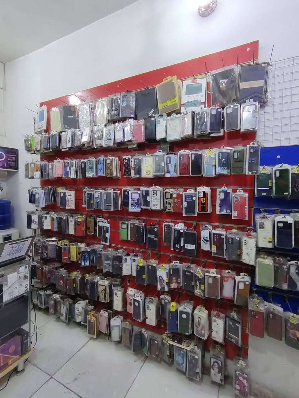 📢 للبيع محل إكسسوارات موبايل وتجهيزات إلكترونية 📢
فرصة مناسبة لأصحاب المشاريع والاستثمار.
🔹 محل مجهز بالكامل ويحتوي على تشكيلة كبيرة من:
كفرات وحمايات موبايل
شواحن وكيبلات
سماعات وإكسسوارات متنوعة
رنكات إضاءة وملحقات إلكترونية
واجهات عرض وتجهيزات المحل كاملة
🔹 المحل مرتب وجاهز للعمل مباشرة بدون الحاجة إلى تجهيزات إضافية. 🔹 يُباع مع البضاعة الموجودة داخل المحل. 🔹 سبب البيع: لعدم التفرغ .
💰 السعر المطلوب: 1,300,000 دينار عراقي فقط
للاستفسار والمشاهدة على الخاص أو الاتصال

***********

كربلاء حي الأطباء قرب مجمع سومر الطبي
