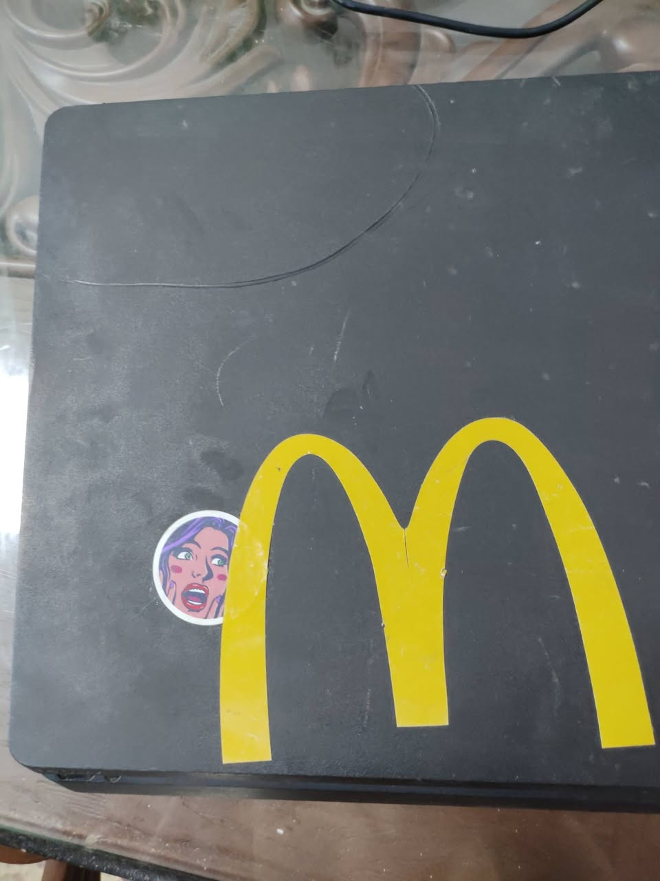 بلي 4 سلم اون لاين + يو بي اس + دركسون PXN/V9 گير عادي ما مستخدم هواي 
الجهاز مفرمت مساحتة مثل ما واضح بالصورة

ما مفتوح نظيف من الداخل اما الكڤر مو كلش

نظام 13.02

+قرص گراند 5 هدية

+2 يدات وحدة أصلية بس الگير مالتها يشكل و الثانية كوبي كلشي ما بيها

+ كيبل شاحنة اصلي ،

اليو بي اس :

مثل ما واضح بالصورة كل المعلومات و يضل ربع ساعة او اقل على حسب الكهرباء،
بي مدخلين، 

الدركسون من pxn نسخة V9

متوافق مع منصات متعددة، بما في ذلك كمبيوتر Pc

 و بلي3 وPS4، وPS5، وXbox One، وXbox

 Series X|S، و Nintendo Switch. 

الدركسون عندة تطبيق تمسح الQR و تحملة، 

*البلي مرات يشكل من تدخل قرص*

*الدركسون مع الكارتون ماله بس الكارتون شوي متبهذل *

مكاني بغداد مدينة الصدر قطاع 1

تجيني للمحل مالتي تفحصهن وحدة وحدة

البلي و الدركسون و اليو بي اس هذن

 كلهن سعرهن 300 الف قفل❗

للتواصل واتس *********** تراسلني او تخابر عليه،

لا يوجد توصيل❗
