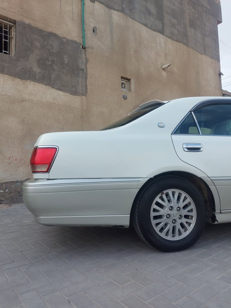 السلام عليكم سياره جنون كصتين مكفوله من النقل جثه والضربه رقم بصره دولي بأسمي مشروع وطني سنويه جديده هزه جديده 
مكينه كير vvti كفاله حداده جديده تبريد ثلج طخم تاير جديد جاهزه بدون نقص السياره جديده 
السعر 95 مكان السياره بصره للإستفسار 
***********
