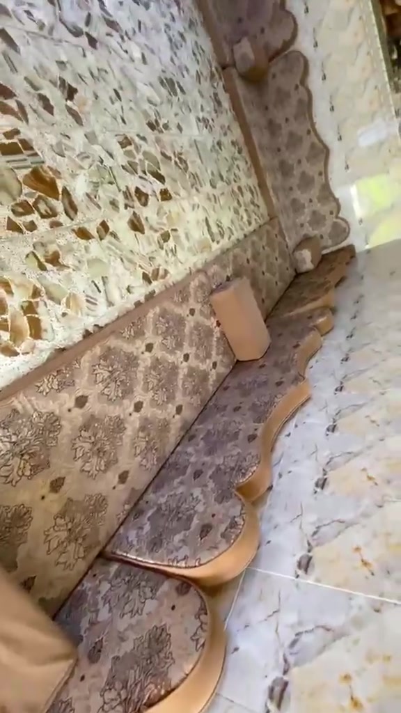 سلام عليكم مكان نجف ديوان 
قياسه 20 متر سعره 575
***********
