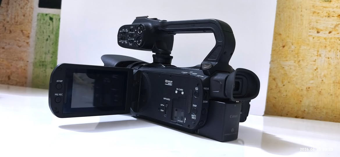 للبيع كامرات كلش نضيفات 
Canon D80 فقط بدي 
Canon AX11 
Canon D800/18:55
الكامرات على ايدي كلش نضيفات بس محتاج فلوس واريد ابيعهن وأسعارهن مناسبات
للتواصل ***********
