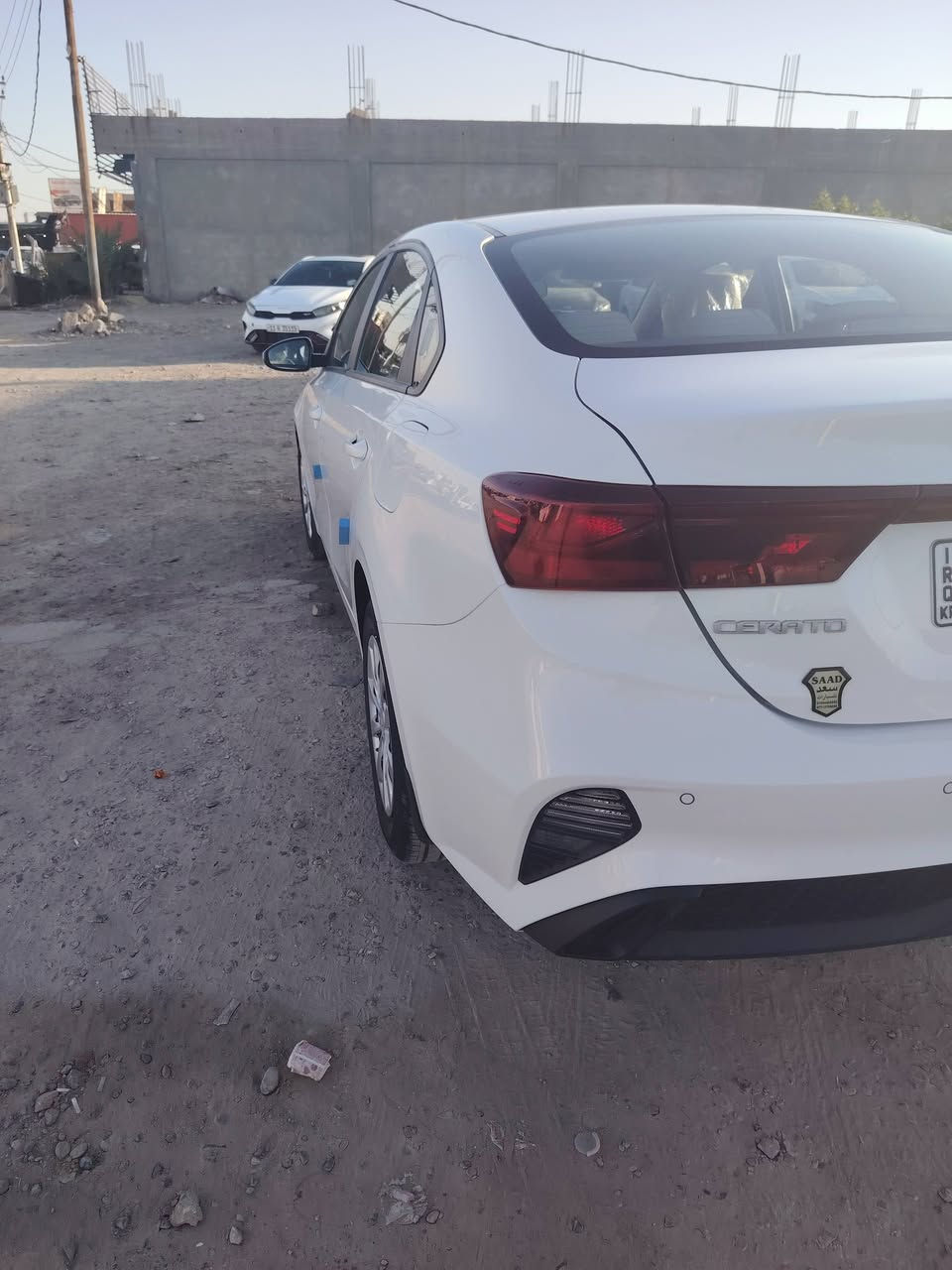 تحية طيبة 🌻
سيراتو 24 
مكينة 2000
ماشية 29 الف قابل للزيادة 
كفالة عامة 
فطعتين تبريد 
***********
مكان واسط العزيزية
