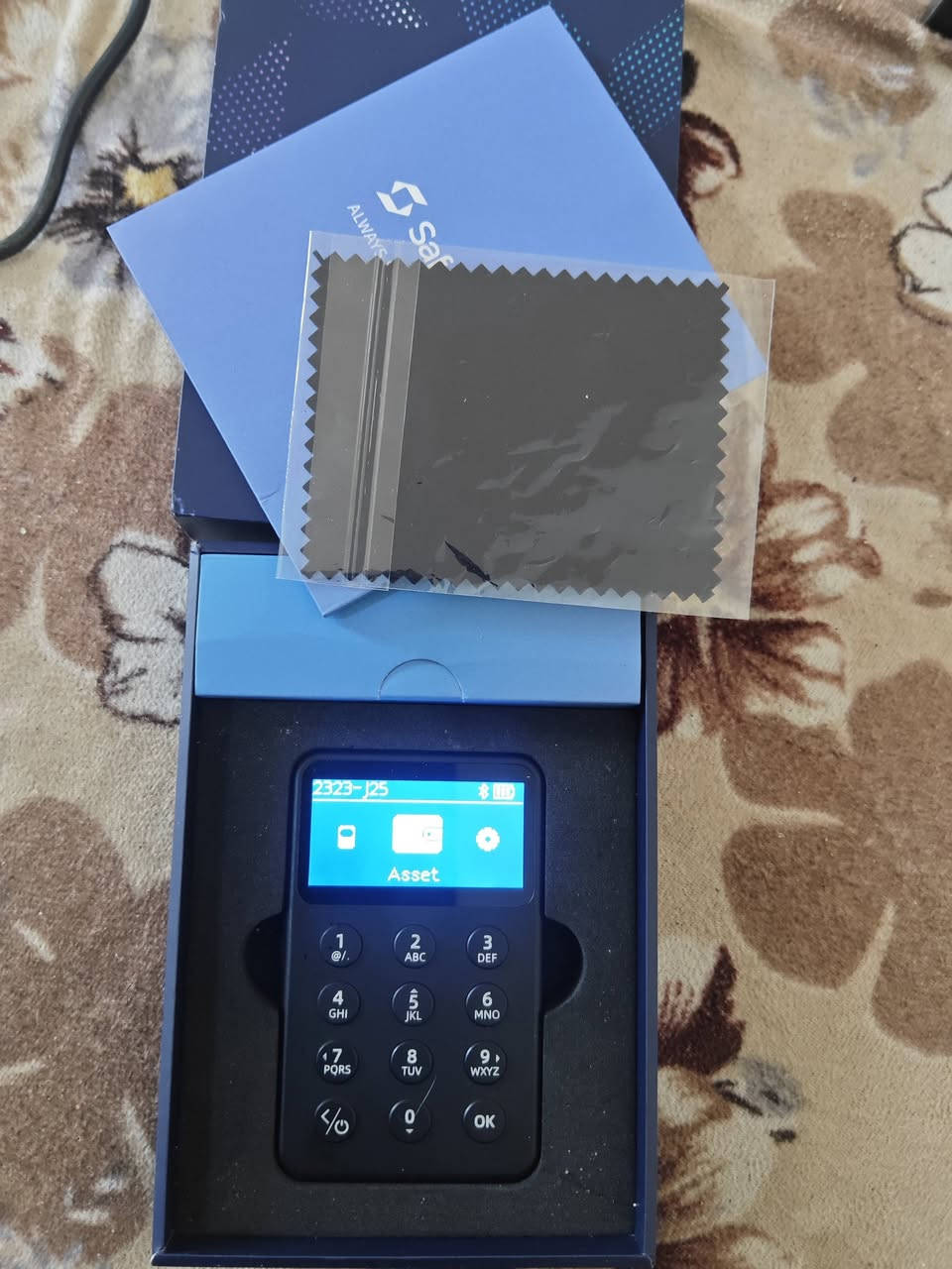 شباب عندي هذا الجهاز للبيع مال تعدين عملات بتكوين وعملات رقميه وهواية سوالف بيه للبيع راسلني خاص او واتساب 
***********
***********
