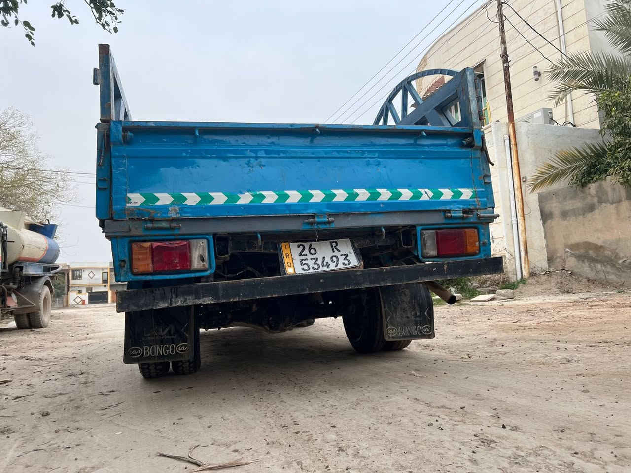 السلام عليكم كيا بنكو موديل96 للبيع رقم وسنويه جديد تحويل ثاني يوم السعر45 وبيها مجال هاتف***********
