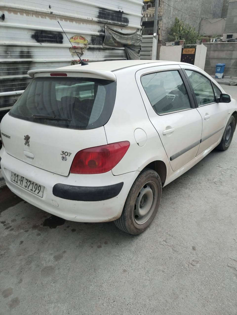 السلام عليكم يبجو 307 مديل 2005 
كير مكينه جدد مكينه 2200 
تخم تاير جدد 
بدون ضرر السيارة 
بيها مشكله فصله جويتر 
باسمي تحويل ثاني يوم 
مكان السيارة بغداد الدولعي 
سعر السيارة 45 بي مجال 
***********
