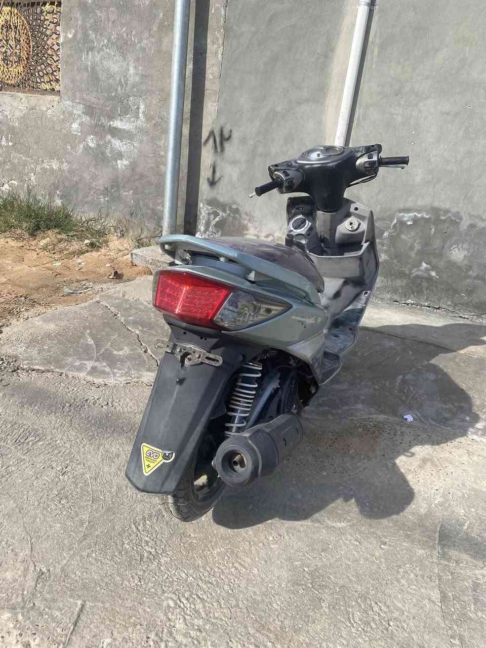 سكنس نوزل كوري للبيع خير من الله دراجة مفتوحة ولفات بس شلعة ومعدل تخبل ب950 وبيها مجال او مراوس بعدلة مكاني حلة مركز
***********
