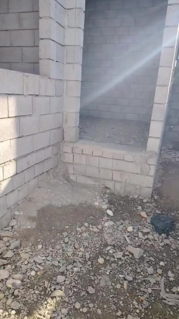 هيكل للبيع في القوسيات قرب مدرسة الصينيه المساحه ميه 100
متر مربع الستفتر على الايصال على رقم ***********
***********
