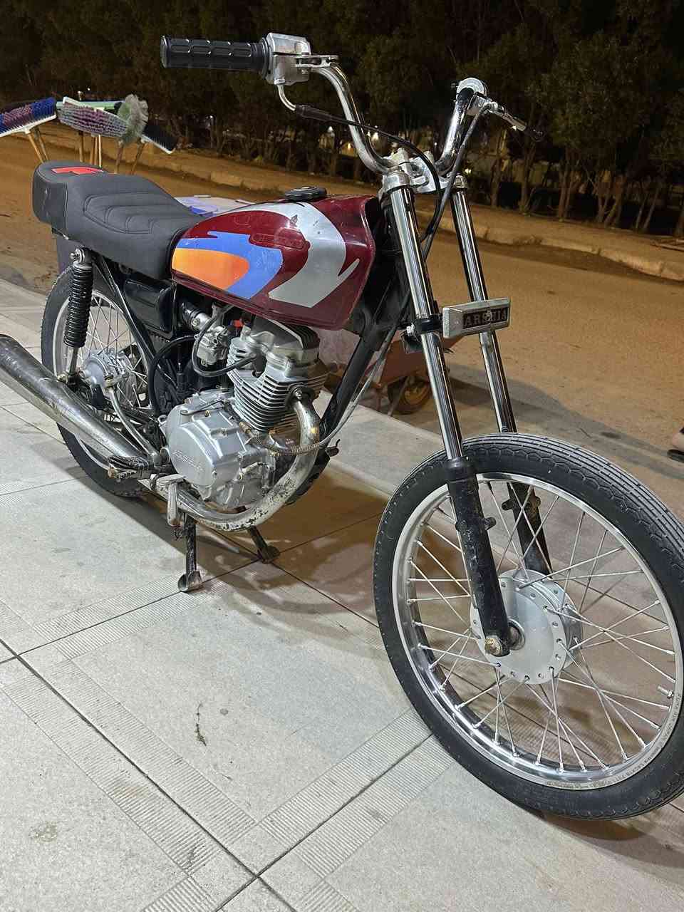 دراجه ايراني للبيع ادوات نضيفه مابيه نقص محرك مامفتوح لا نضوح ولا تبخير مكفوله تانكي جديد كشن تفصال جديد دبلات جاهزه دكه وحده بكل وكت سعره 375 مكاني كزيزه رقمي ***********
