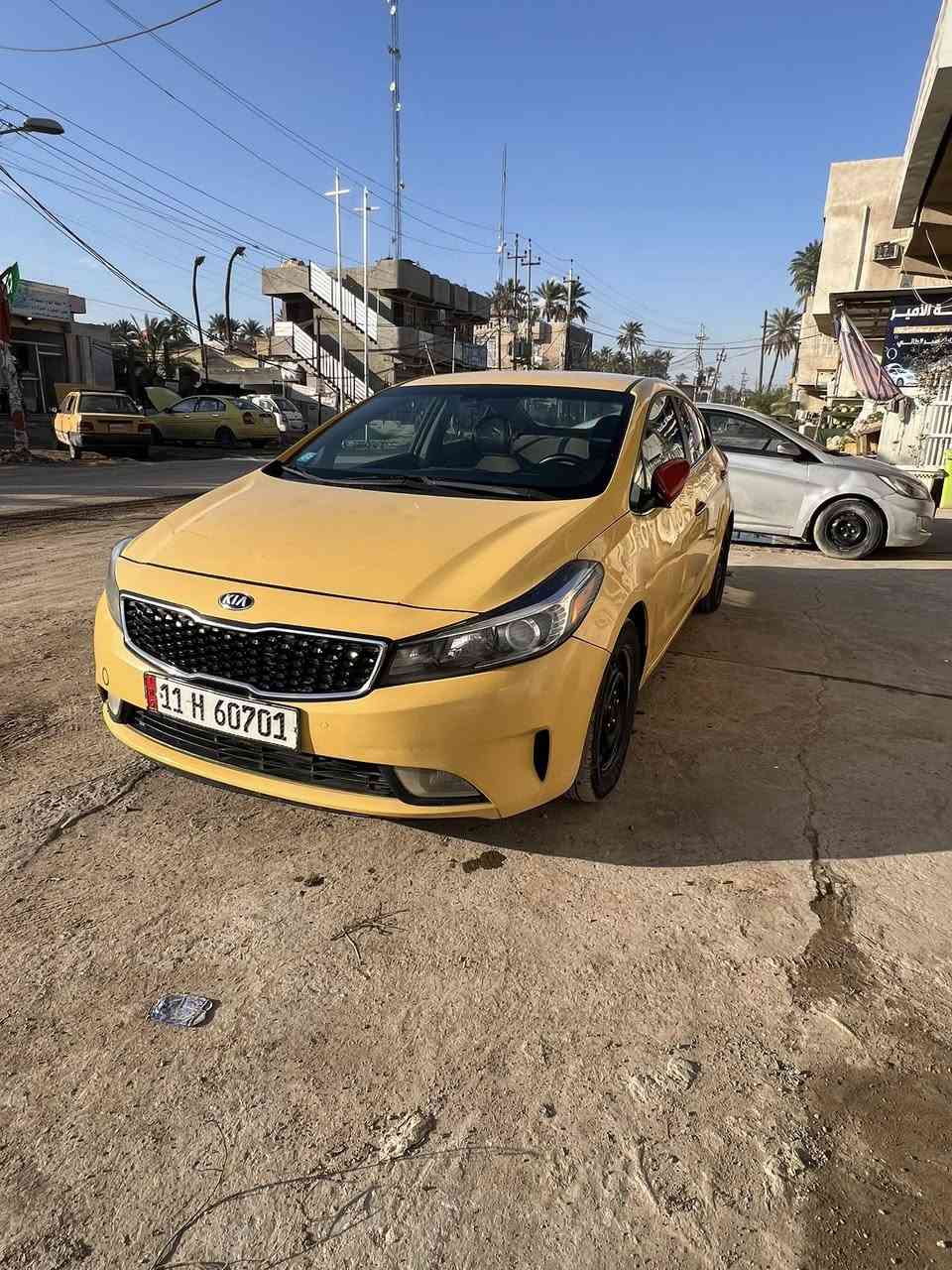 كلشي مذكور بلمنشور وصور تحجي 

سلام عليكم فورتي 2017 Sفول مواصفات  بصمه تشغيل شاشه جبيره دخول ذكي صندوك ذكي رادارات  بعد هواي بيها شغلات سياره جديده  كفاله مكينه كير تبريد بلاد سياره قطعه وحده بيها تبديل فقط باقي سياره كله ليبل واحد بدون اي دواخل سياره شرط سونار وهاذ سونار جديد مسويلها سعر السياره 125بيها مجال بسيط حك الجيه ليشوفه غاليه  سياره مو عربانه ماكو بنضافته مكاني كاظميه ***********
