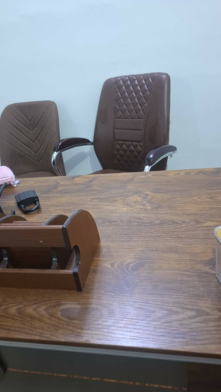 ميز وكرسي جدد الله شاهد جدد السعر ١٥٠ ثنينهن وبيهن مجال ***********
