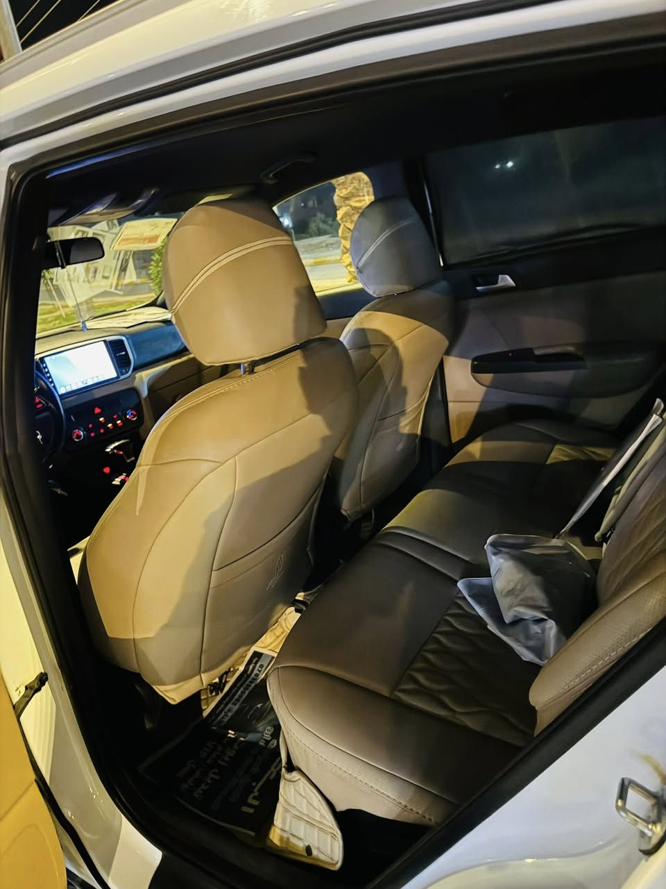 السلام عليكم 
كيا اسبورتج 2020 رقم بغداد ب اسمي تحويل ثاني يوم 
ماشيه 94 سياره جديده كلش ب معنى كلمه خليجي كفاله عامه مواصفات معروفه بالسبورتج  باقي التفاصيل الاتصال ***********
