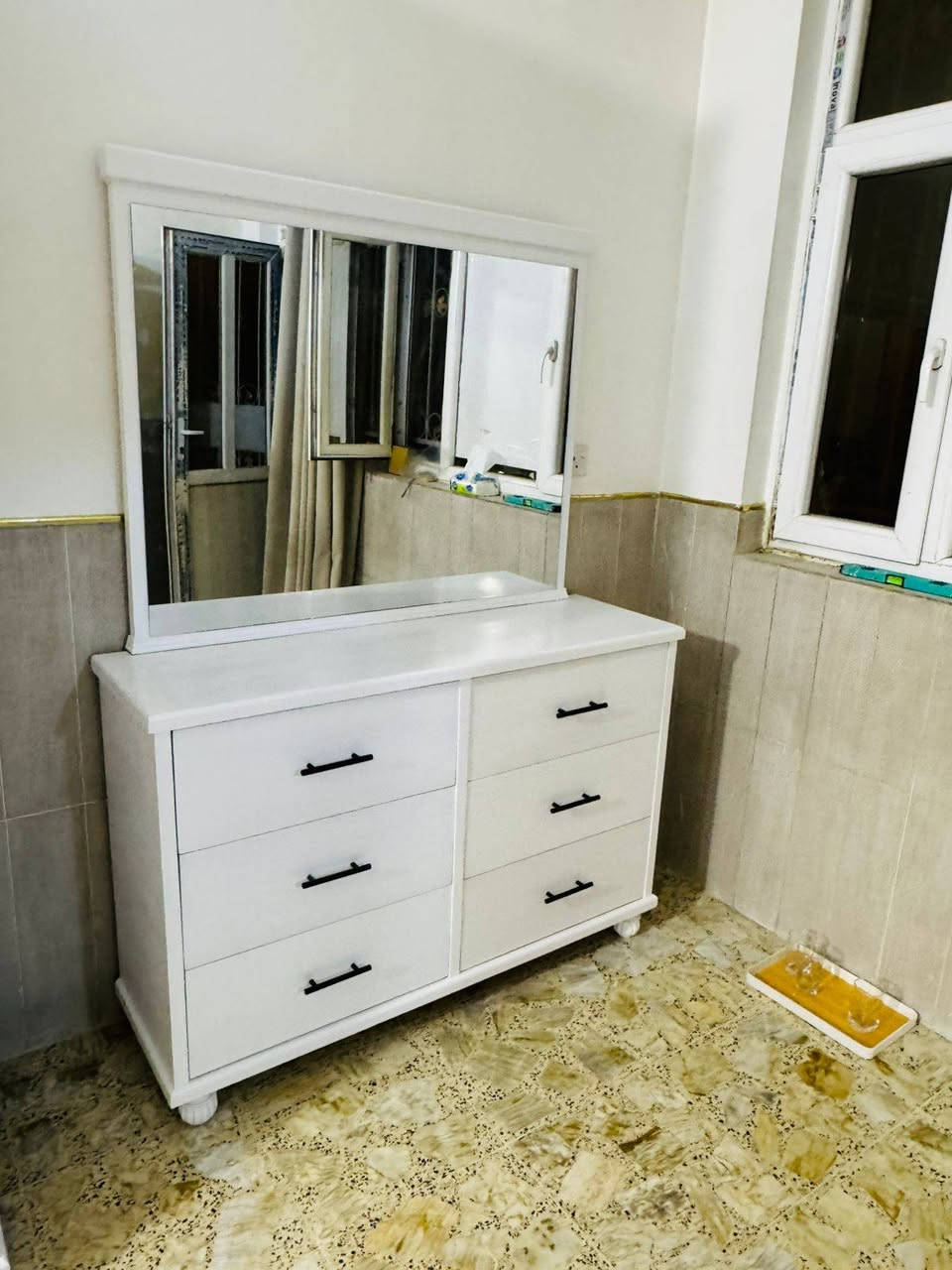 السلام عليكم
غرفة نوم شغل عراقي درجة اولى خشب نوع سنديان جديدة غير مستعملة

للاستفسار 
***********
