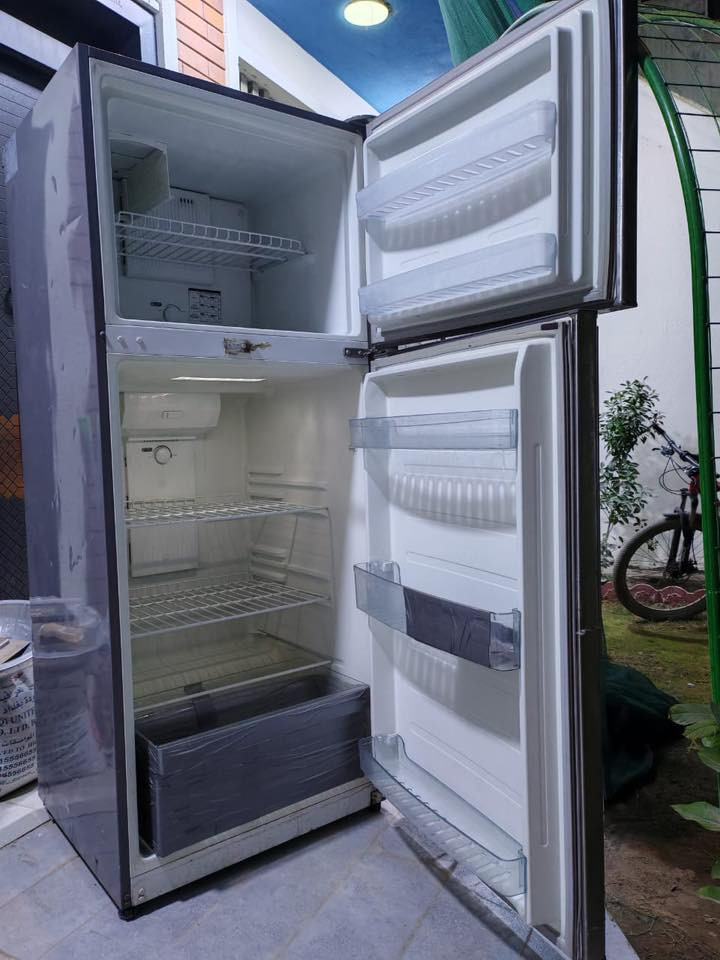 السلام عليكم ثلاجه للبيع
للتواصل ‪ 0777 337 5572‬
