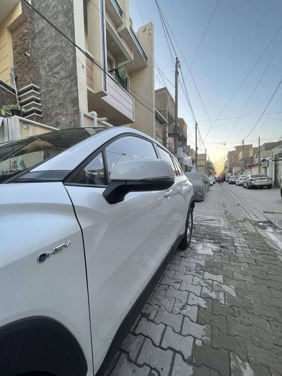 السلام عليكم للبيع كورلا كروز
ماشيه 9000 بوضع الشركة 

مكفوله كفاله عامه 

مواصفات

بصمه عدد 2

حساس امامي 

حساس خلفي 

نظام ذكي 

ترحيب 

تحكمات ستيرن جهتين 

رادار 

شاشة كبيره 

فتحه سقف 

سايد بريك دكمة 

تبريد قطعتين 

زنون عالي ناصي 

اشاير بل مري 

السعر المطلوب 28مليون وبيه مجال بسيط 

مكان السياره بغداد الحريه 

رقم السياره بغداد إنكليزي 

رقم الهاتف : ***********
