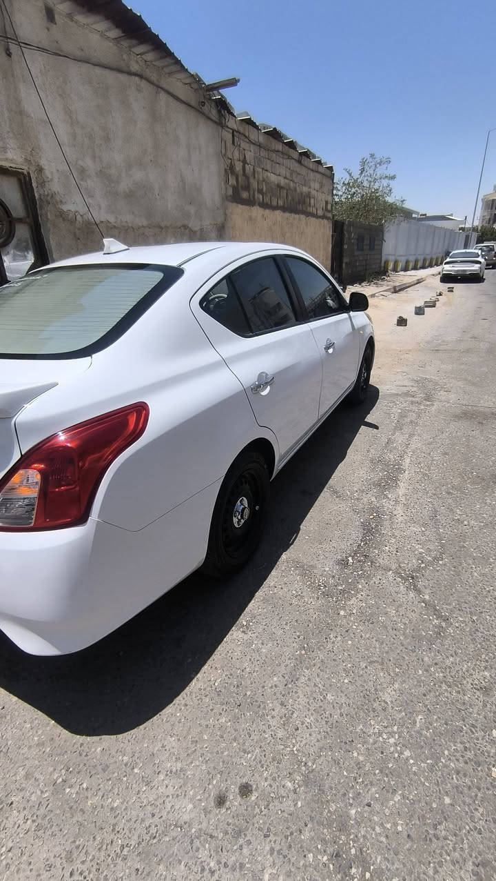 نيسان سني هندي   كفاله عامه بصره رقم بصره اقساط باقي سنتين وتخلص اتريد وكاله عامه خاصه بلخدمه 
ماشيه 90 الف تخم تاير جديد ارضيات جلد كشنات جلد  
بيهه رصعات بصيطه كلش ابعينك اتشوف سياره جديده كلش 
تبريد ثلج معروف الهندي محرك اوكير  خير من الله 
سياره متعوب عليهه الله شاهد 
ع فيس ممتواجد هذه رقمي تفاصيل اكثر 
السعر 115$
***********
