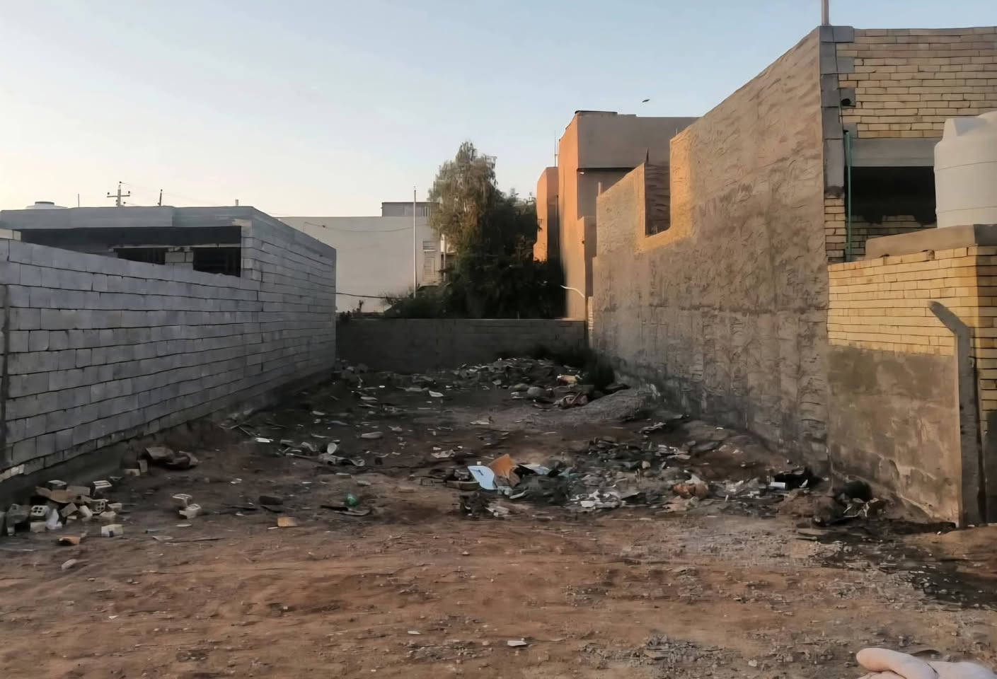 فرصة استثمار  قبل تبليط المنطقة
(١٣٠ متر ) سكنيه  بسعر ٢٠مليون  وقابل للتفاوض طابو صرف  في بغداد /المدائن / ناحية الوحدة / كافت الخدمات ماء كهرباء شبكة مجاري ثقيل وخفيف 
***********
***********
