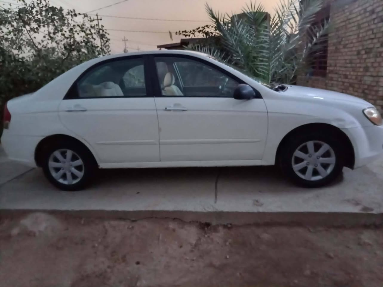 سلام عليكم أخواني سيراتو ٢٠٠٩ للبيع مكاني النجف المهتم يتصل على الرقم ***********
