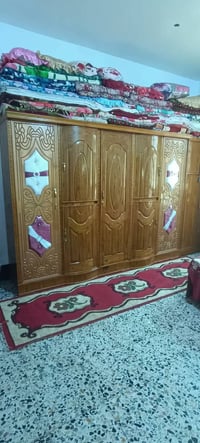 غرفه اخشاب للبيع  كنتور خمسه ابواب ميز مريه مع زاويه مع سرير   للتواصل...