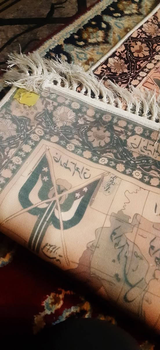 زولية انتاج المنشاة العامة للنسيج من نوادر القطع المهمة في بيان تأريخ العراق والمنطقة التي تحيطه ،، الابعاد  الطول 103سم  × 70 سم  ،،،،
***********          واتساب & فايبر
