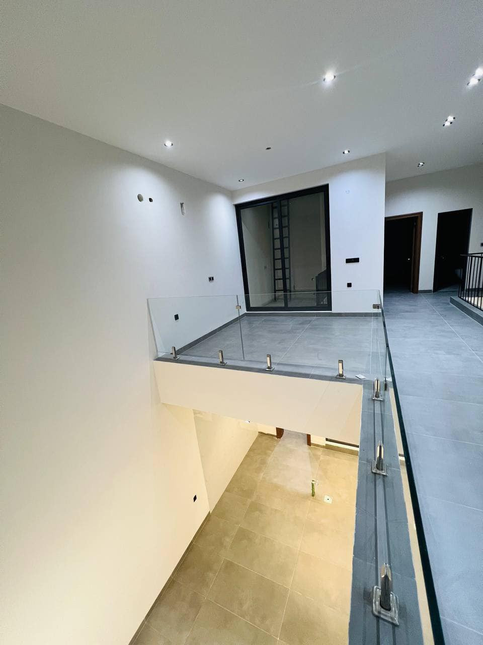 🏠.دار طابو صرف لبيع موقع مميز  فول الفول تسليم مفتاح 📍 🏠

. ((((🏢🏢🏢🏢 🧿🧿🧿)))) ⭕

الموقع/ حي الامام قريب من شارع 60 شارع الشهد لتقسيط 📍📍

 
المساحـــة الكليه / 130 م  

التفاصيل // الطابق الأرضي  غرفة نوم صاله مطبخ حار بارد  صحيات هول 

الطابق الثاني // غرفتين نوم صحيات بيتونه 
 

السعر :  ***********  محمد الجنابي المدهش للعقارات

 
 
  شوارع نظاميه  تتوافر كافة الخدمات ماء كهرباء تبليط 

للمزيـــــد من الاستفســــــار مراسلــة الصفحــة او زيارة #شركة المدهش للعقارات والمقاولات 📍📍 
الكائن في الحلــــة - شــــــــارع بغداد قرب مدينة العاب المدهش فرع مطعم ابو صفاء الاول فرع الجسر المشاة  او الاتصــــــال علــــى

 ☎️***********_*********** ☎️
 متوفــــــر واتساب
💢لمــــــن يــــــرغب فــــــي عــــــرض عقاره طابــــــو صــــــرف او زراعــــــي او تجــــــاري يرجــــــى مراســــــلتنا 💢
#شركة _المدهش للعقارات والمقاولات
