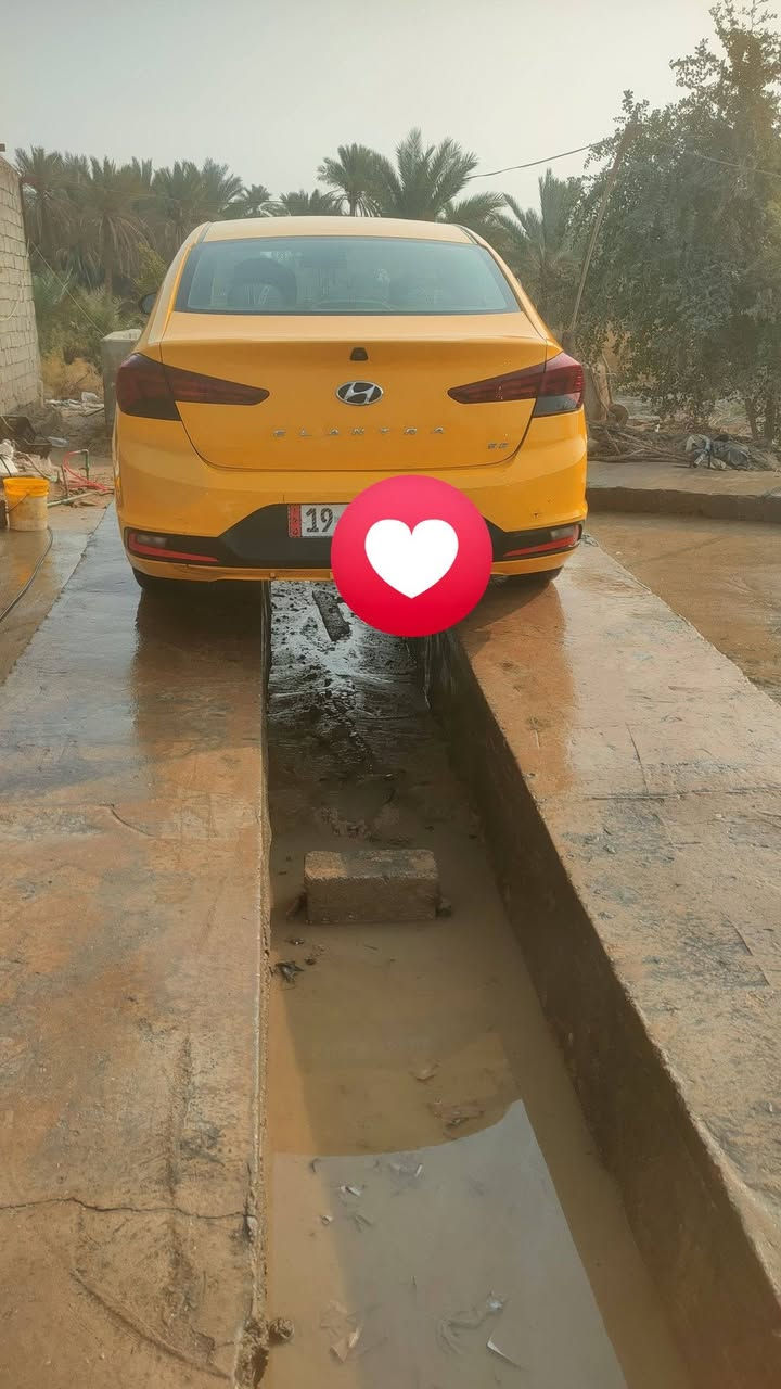 السلام عليكم انتره للبيع موديل 2020 بيها ثلاث قطع وسنويه بسمي وتحويل مباشر سعر  125 وبها مجال بسيط للستفسار على رقم الهاتف ***********
