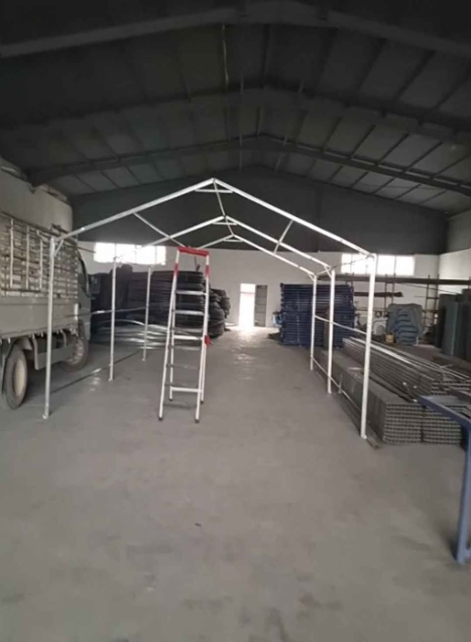 ئەوخێمەیە بۆفرۆشتنە بێچادرە تازەیە نرخی130000هەزارە قیاسی585سم درێژ380سم پانە230سم بەرزە لەبۆری4بە4ر دروست کراوەبەکاردێ بۆگەراج.بۆسەیران.بۆڕاگرتنی مەڕوماڵات.بۆقەلوقازڕاگرتن ناونیشان چوارقوڕنە گوندی گرجان سەردووسایدی گشتی کۆگای ڕێباز تۆربەی ژم***********ئاسیا***********گەیاندنیشمان هەیە رانية, السليمانية
